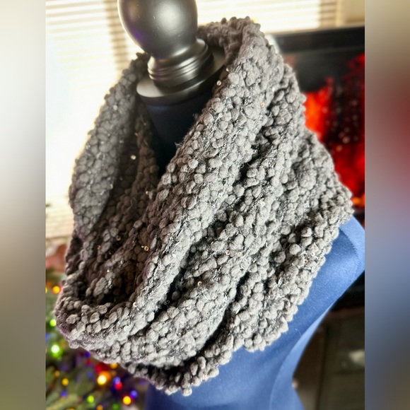 EUC Anthropologie Gray Chunky Knit Sequin Infinity Scarf - Picture 7 of 12